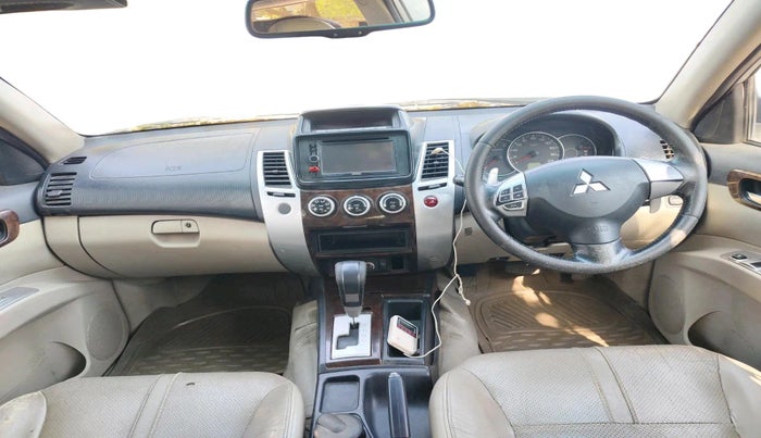 2016 Mitsubishi Pajero Sport 2.5 AT 4X2, Diesel, Automatic, 2,30,236 km, interior