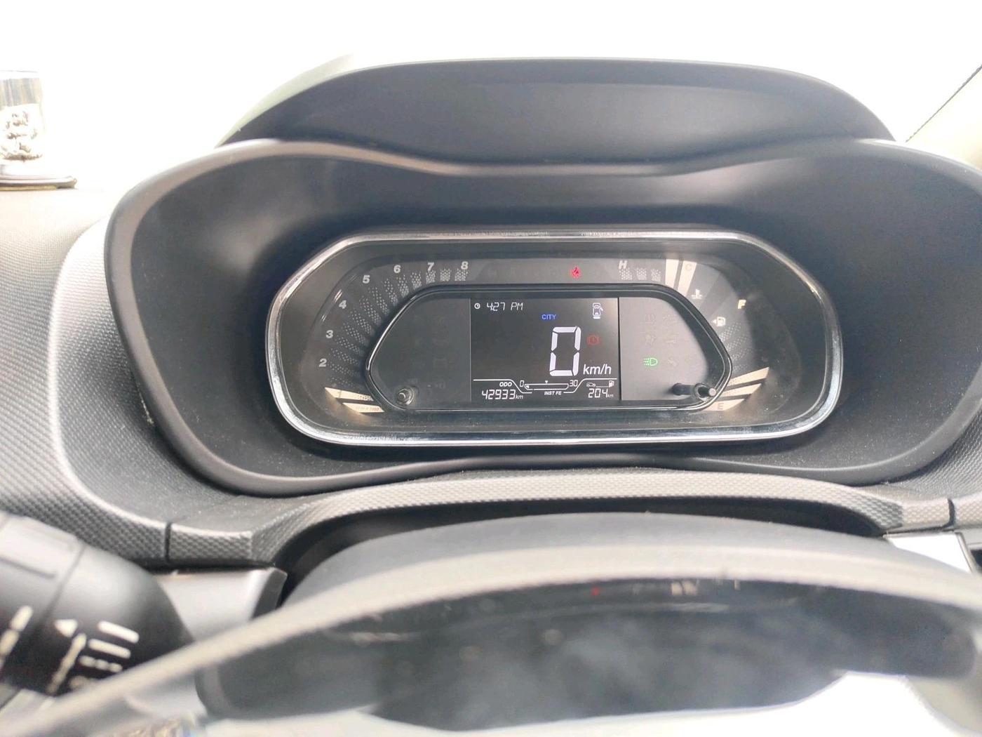 2022 Tata NEXON XE PETROL, Petrol, Manual, 42,933 km, interior