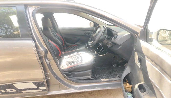 2016 Renault Kwid RXT 1.0, Petrol, Manual, 85,045 km, interior