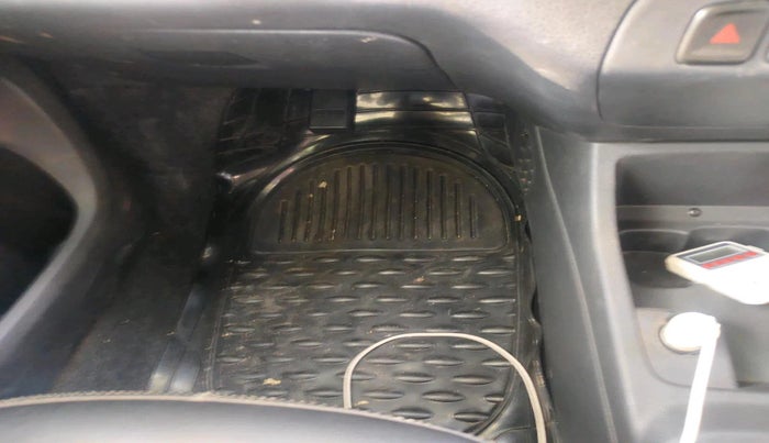 2016 Renault Kwid RXT 1.0, Petrol, Manual, 85,045 km, interior