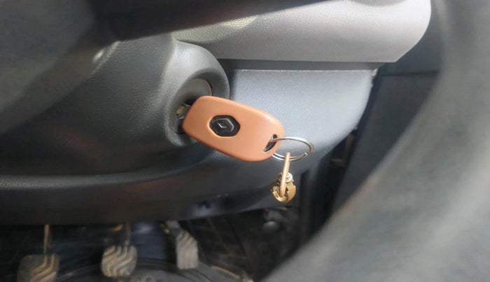 2016 Renault Kwid RXT 1.0, Petrol, Manual, 85,045 km, interior