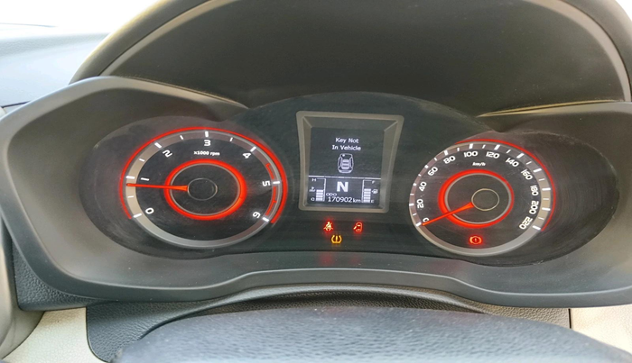 2019 Mahindra XUV300 W8 (O) 1.5 DIESEL, Diesel, Manual, 1,70,902 km, interior