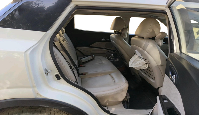 2019 Mahindra XUV300 W8 (O) 1.5 DIESEL, Diesel, Manual, 1,70,902 km, interior
