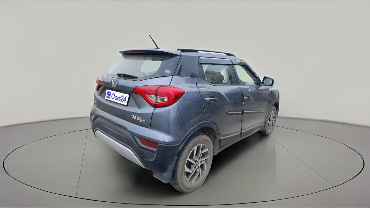 2022 Mahindra XUV300 W8 (O) 1.2 PETROL, Petrol, Manual, 21,319 km, exterior
