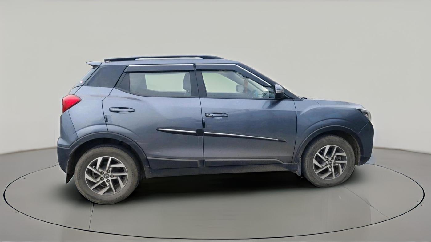 2022 Mahindra XUV300 W8 (O) 1.2 PETROL, Petrol, Manual, 21,319 km, exterior