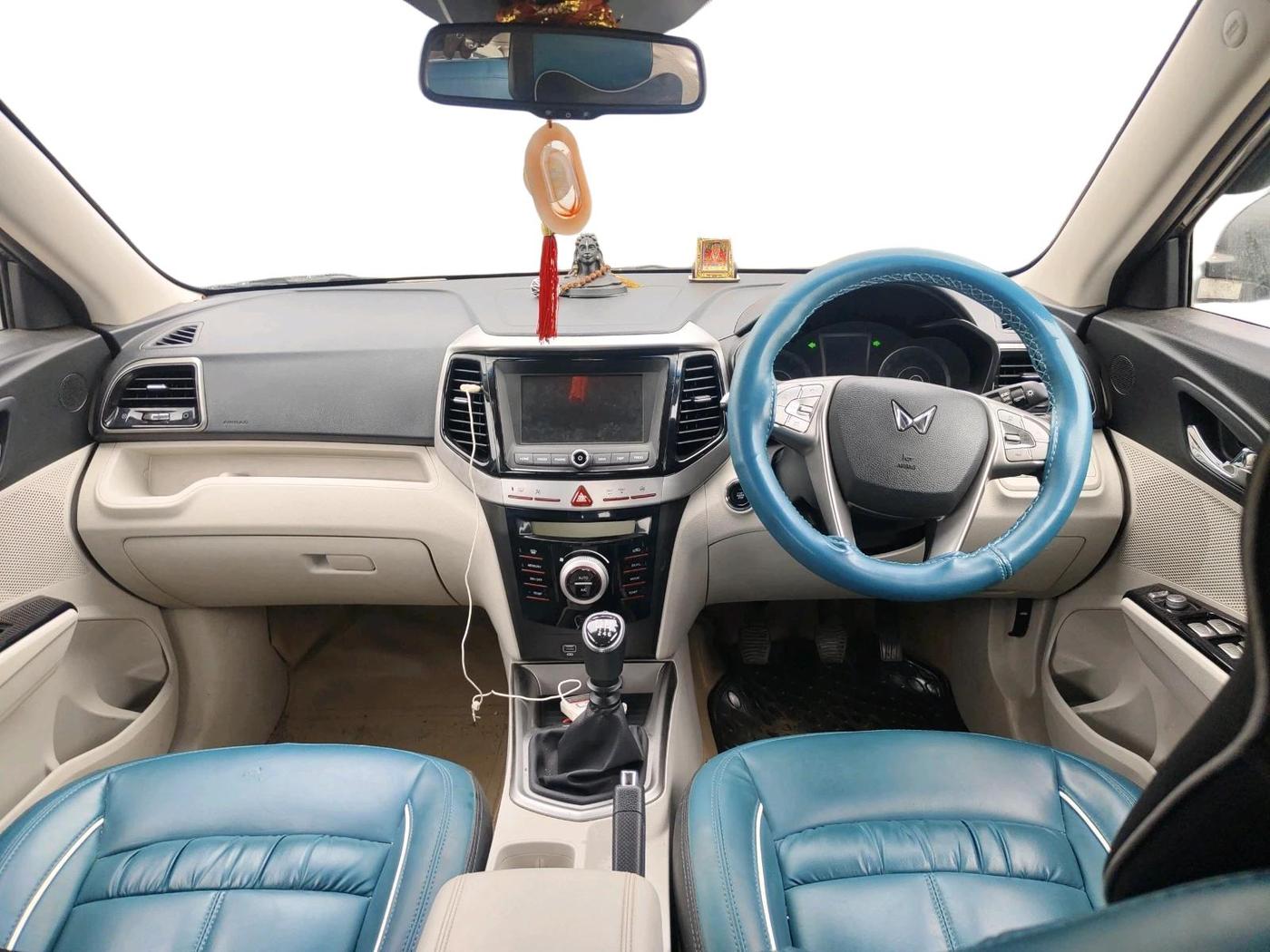 2022 Mahindra XUV300 W8 (O) 1.2 PETROL, Petrol, Manual, 21,319 km, interior