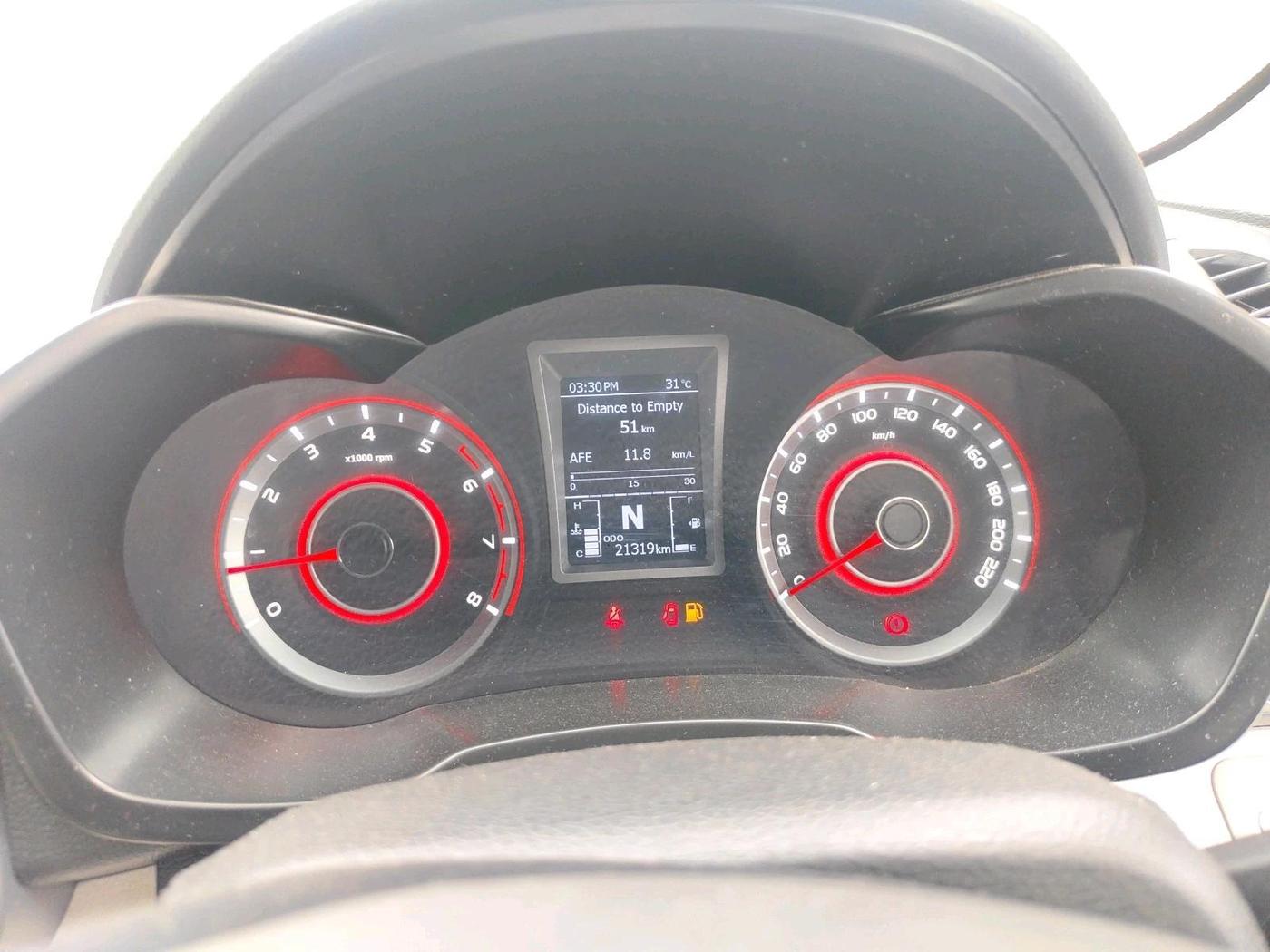 2022 Mahindra XUV300 W8 (O) 1.2 PETROL, Petrol, Manual, 21,319 km, interior