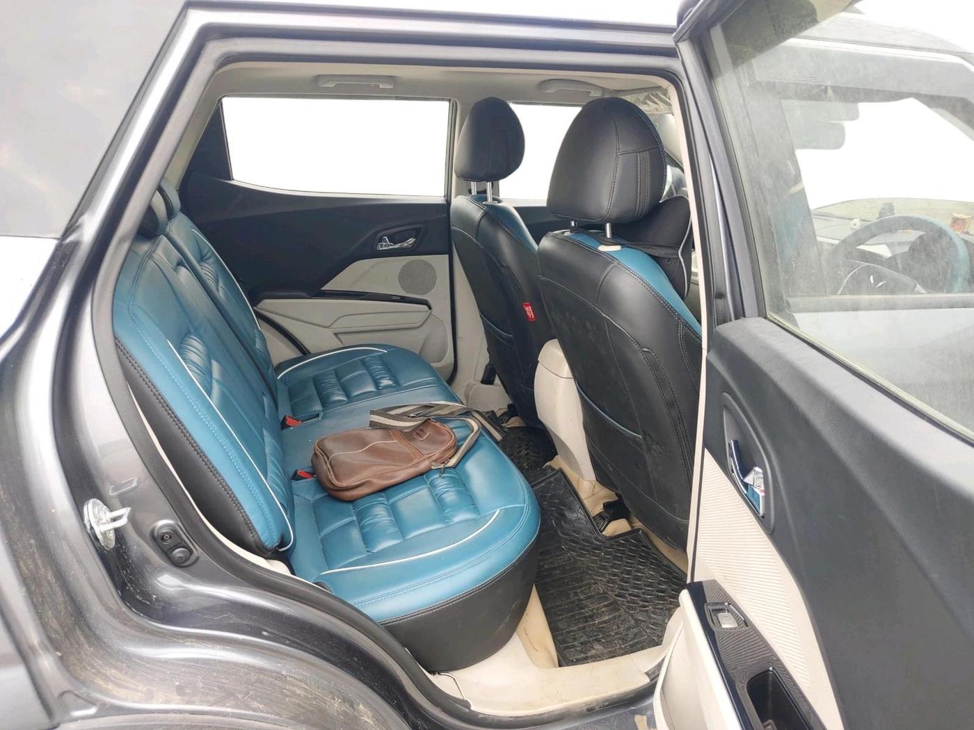 2022 Mahindra XUV300 W8 (O) 1.2 PETROL, Petrol, Manual, 21,319 km, interior