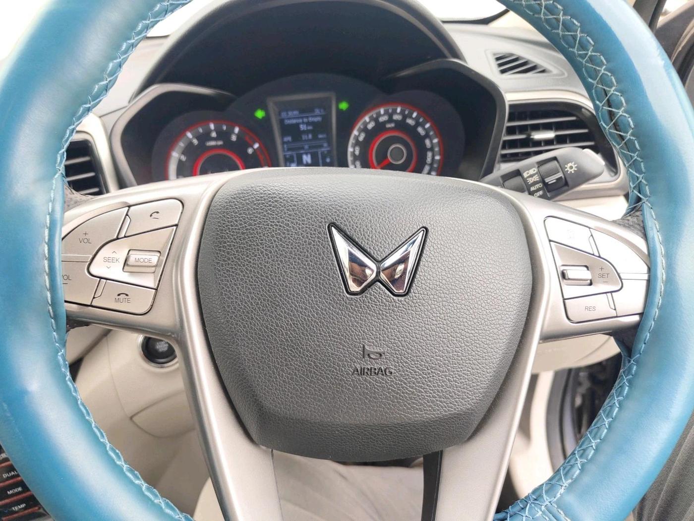 2022 Mahindra XUV300 W8 (O) 1.2 PETROL, Petrol, Manual, 21,319 km, interior
