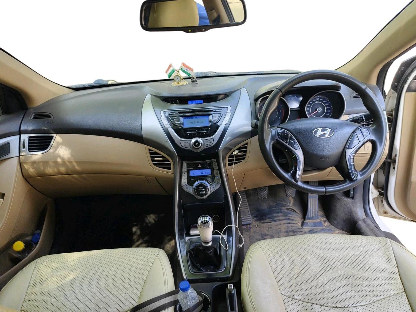 2014 Hyundai New Elantra 1.6 SX MT DIESEL, Diesel, Manual, 3,70,796 km, interior