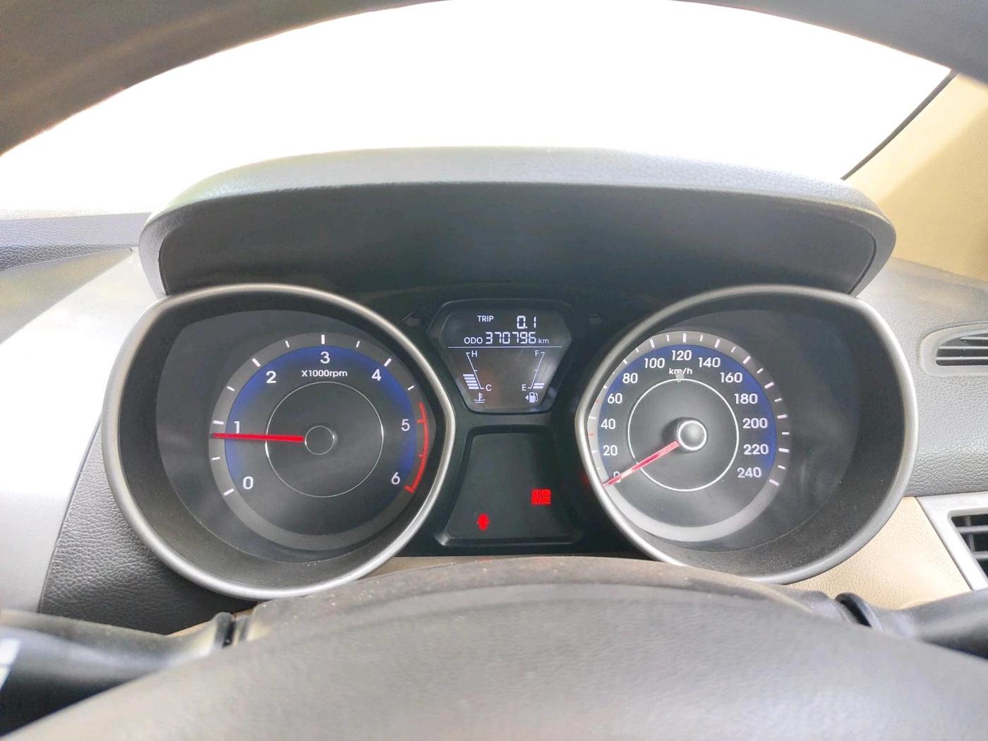 2014 Hyundai New Elantra 1.6 SX MT DIESEL, Diesel, Manual, 3,70,796 km, interior