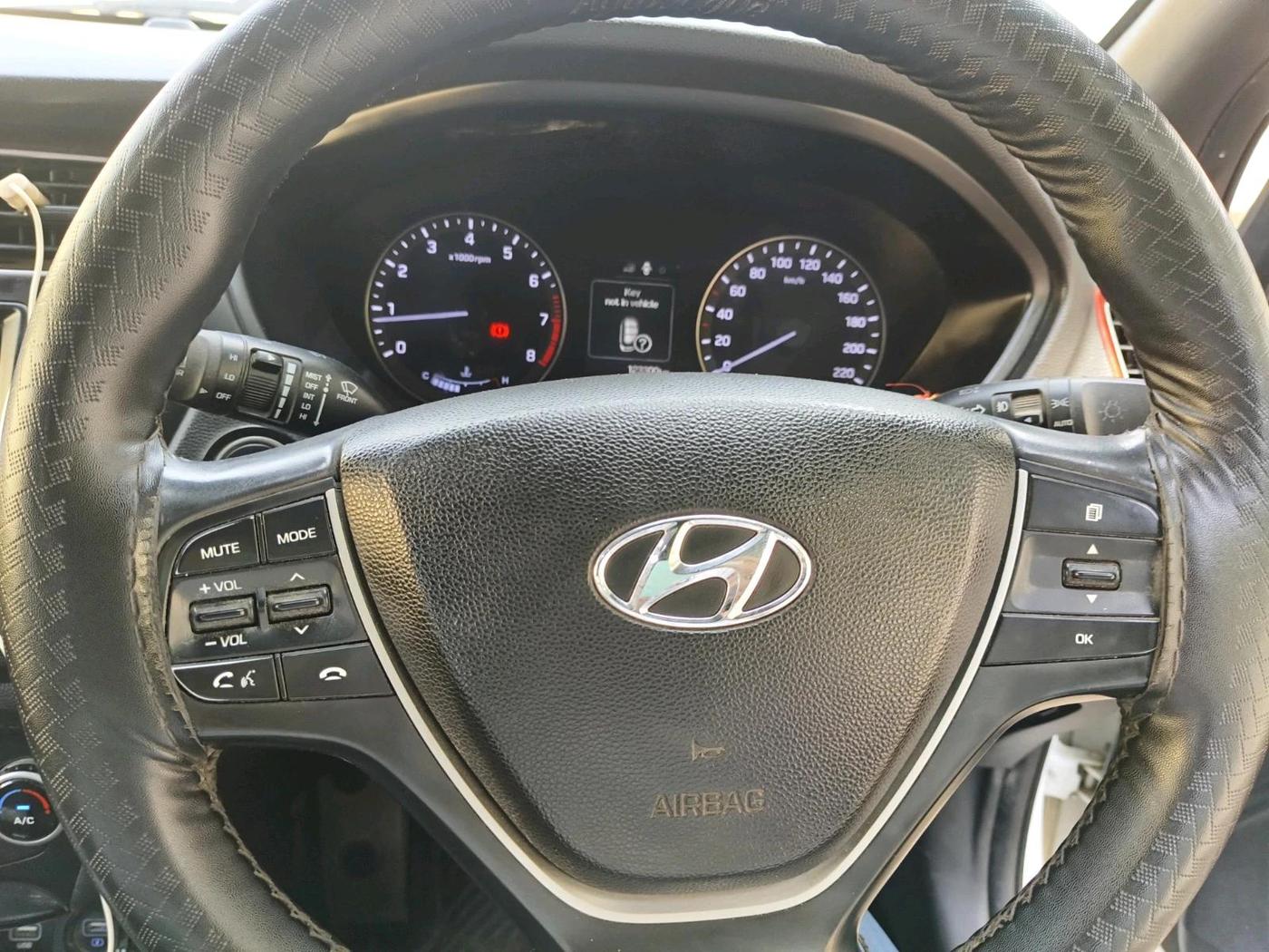 2019 Hyundai i20 Active 1.2 SX, Petrol, Manual, 1,23,300 km, interior