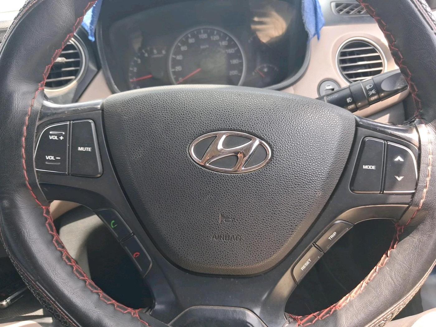 2014 Hyundai Grand i10 ASTA 1.1 CRDI (O), Diesel, Manual, 1,32,198 km, interior