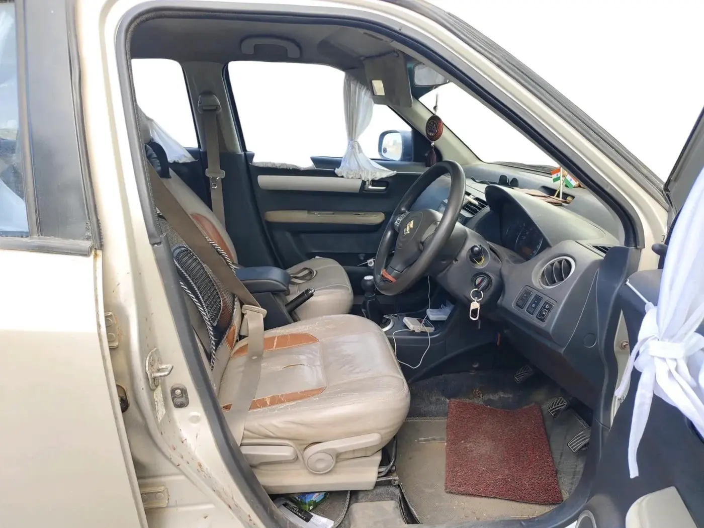 2010 Maruti Swift ZXI, CNG, Manual, 1,04,382 km, interior
