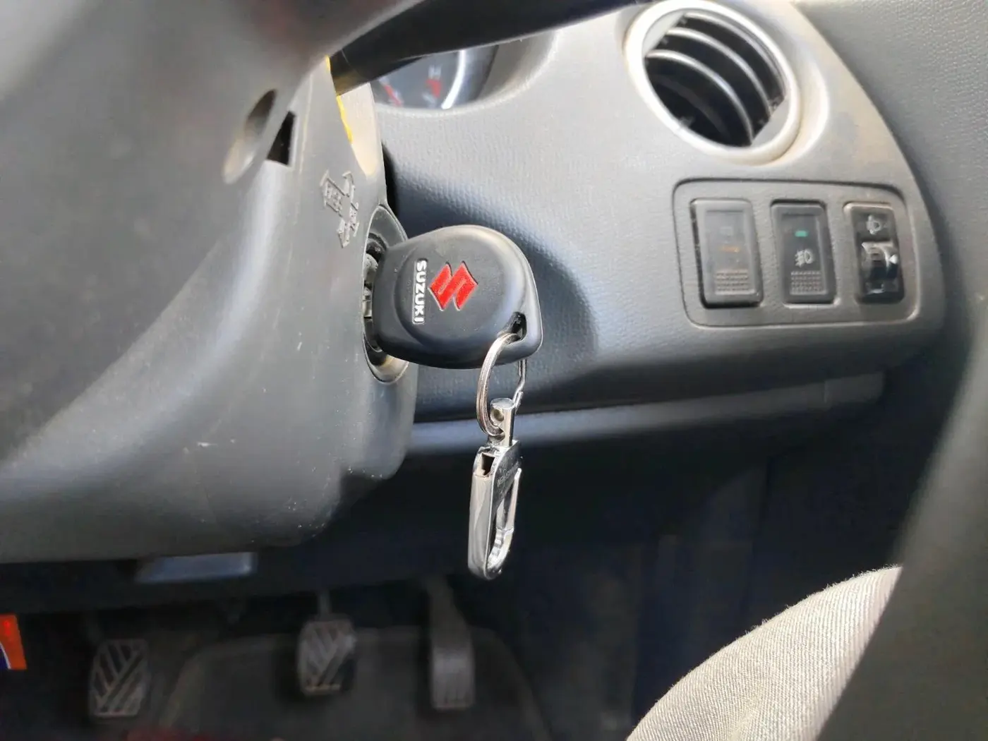 2010 Maruti Swift ZXI, CNG, Manual, 1,04,382 km, interior