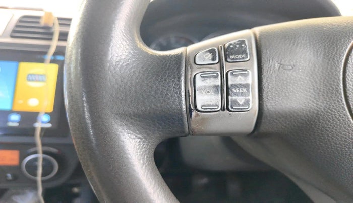 2010 Maruti Swift ZXI, CNG, Manual, 1,04,382 km, interior