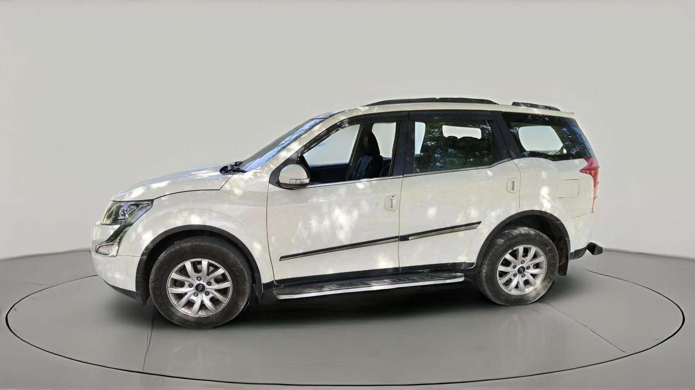2017 Mahindra XUV500 W10 AT, Diesel, Automatic, 1,17,000 km, exterior