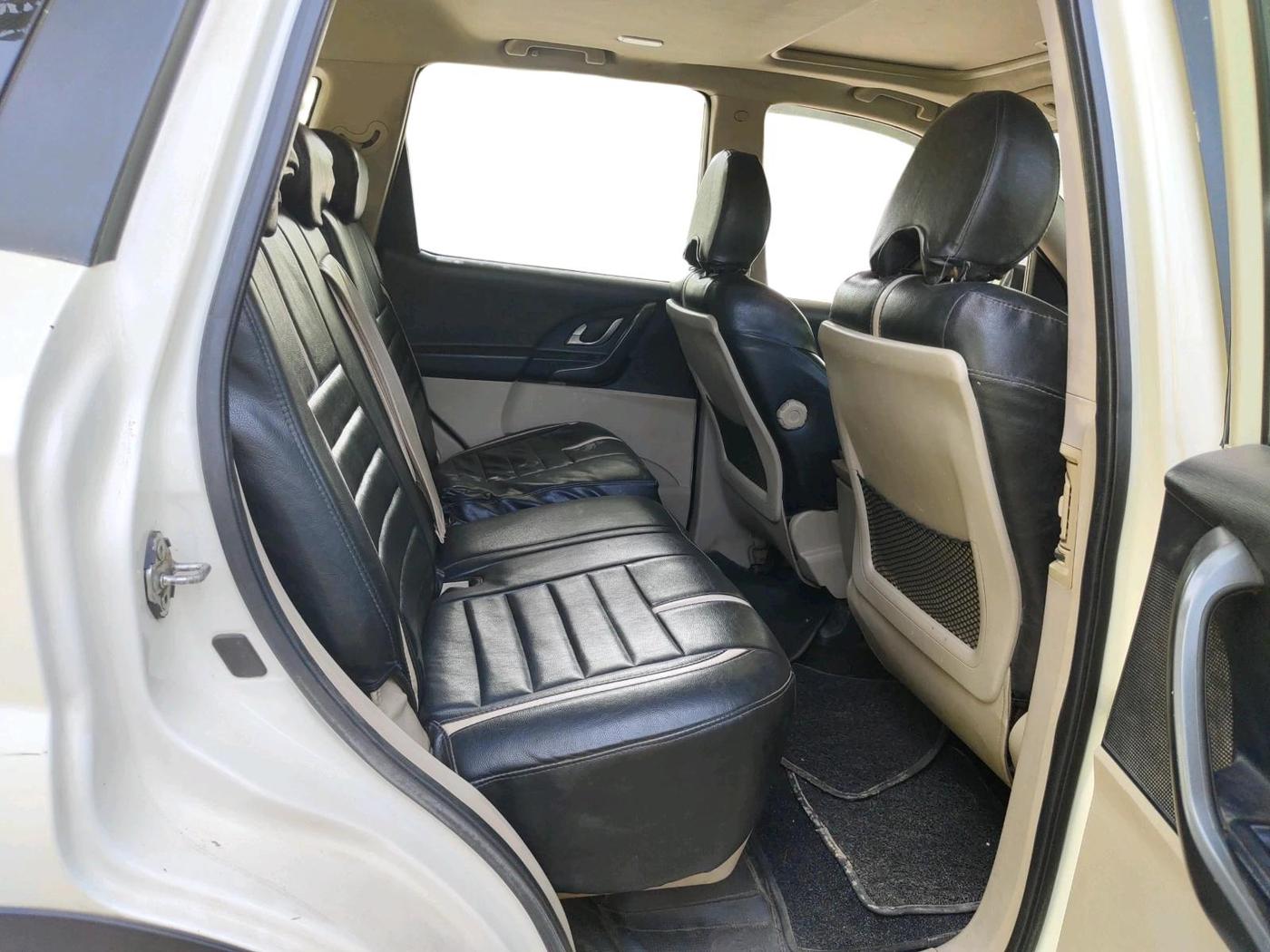2017 Mahindra XUV500 W10 AT, Diesel, Automatic, 1,17,000 km, interior
