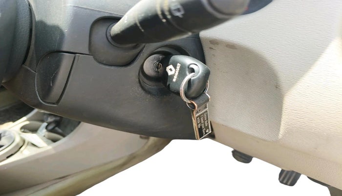 2014 Nissan Terrano XL (D), Diesel, Manual, 1,86,095 km, interior