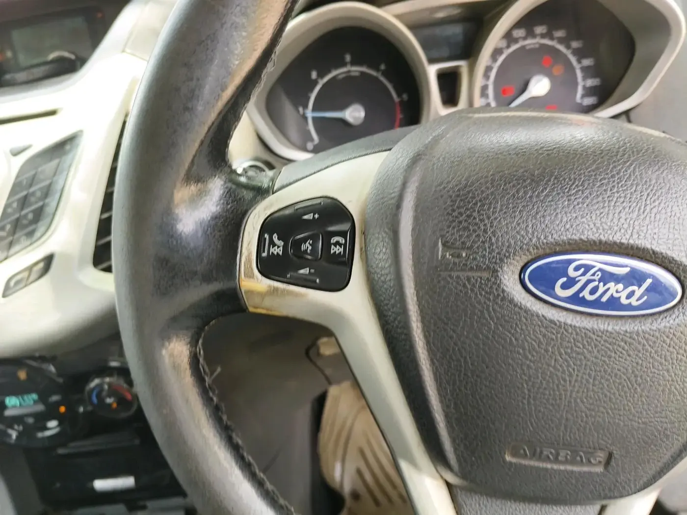 2014 Ford Ecosport TITANIUM 1.5L DIESEL (OPT), Diesel, Manual, 1,84,513 km, interior