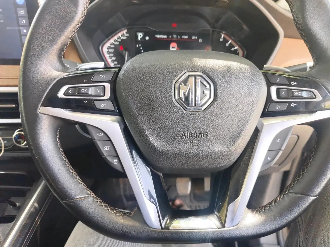 2022 MG GLOSTER SAVVY 7 STR 2.0 TWIN TURBO 4WD, Diesel, Automatic, 1,18,085 km, interior