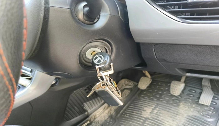 2022 Tata NEXON XE PETROL, Petrol, Manual, 40,313 km, interior