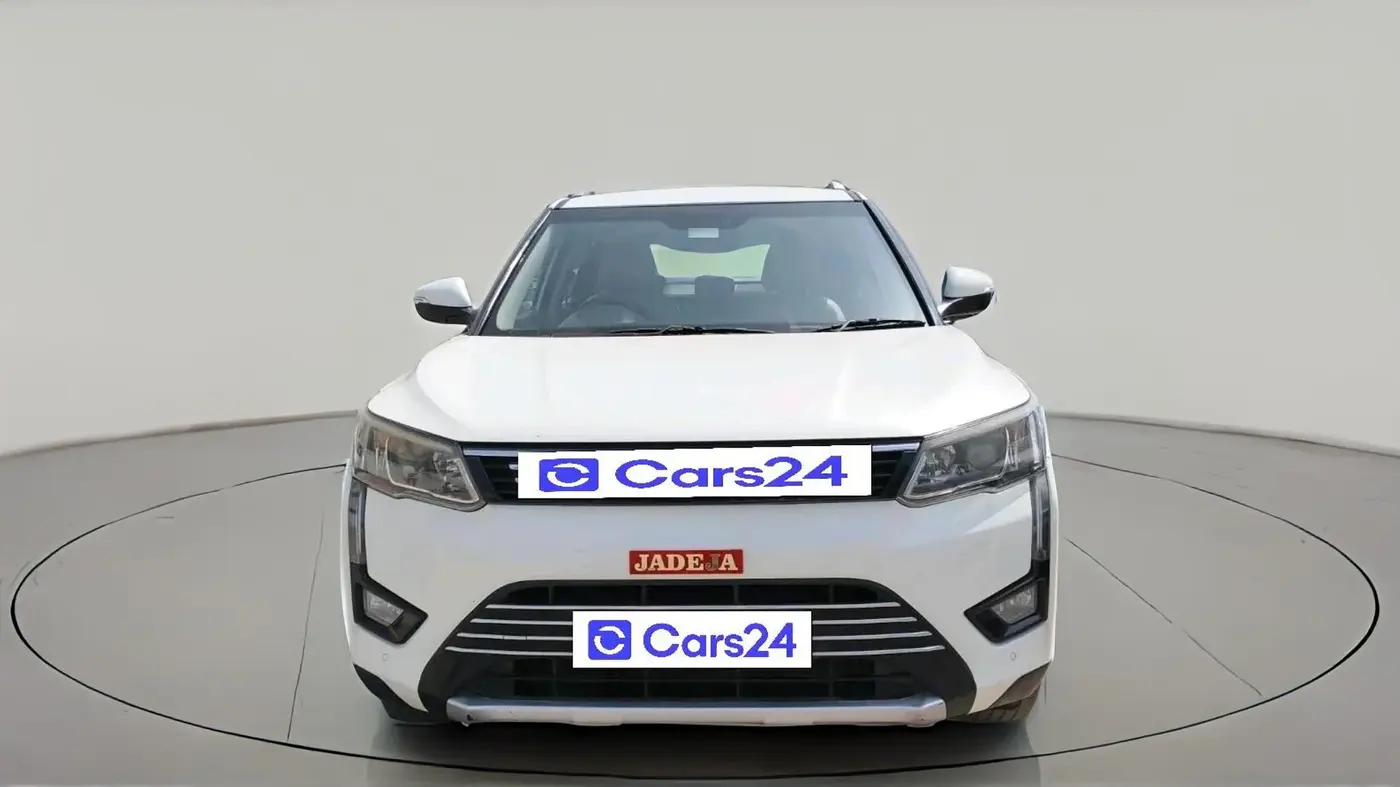 2019 Mahindra XUV300 W8 (O) 1.5 DIESEL AMT, Diesel, Automatic, 1,21,428 km, exterior