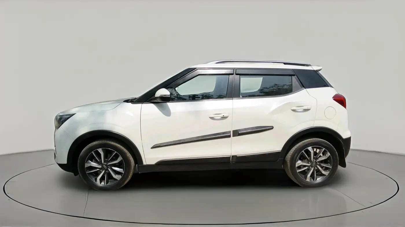 2019 Mahindra XUV300 W8 (O) 1.5 DIESEL AMT, Diesel, Automatic, 1,21,428 km, exterior