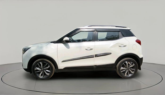 2019 Mahindra XUV300 W8 (O) 1.5 DIESEL AMT, Diesel, Automatic, 1,21,428 km, exterior
