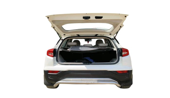 2019 Mahindra XUV300 W8 (O) 1.5 DIESEL AMT, Diesel, Automatic, 1,21,428 km, exterior