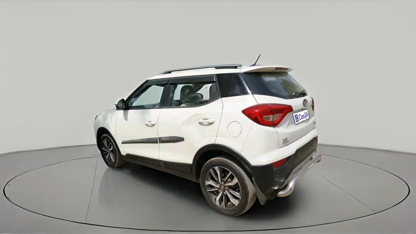 2019 Mahindra XUV300 W8 (O) 1.5 DIESEL AMT, Diesel, Automatic, 1,21,428 km, exterior