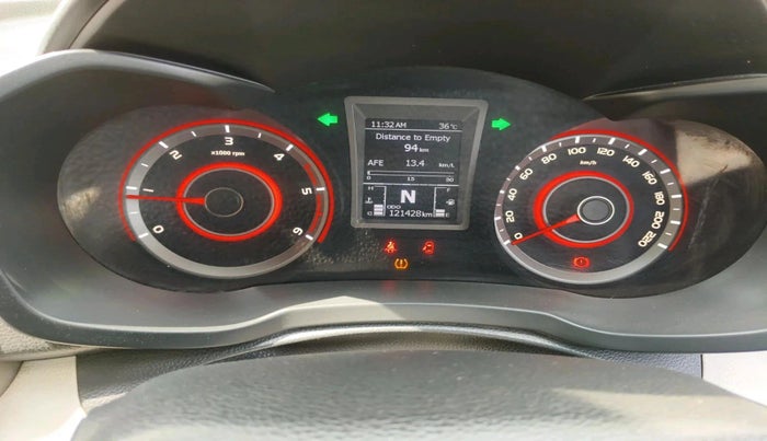 2019 Mahindra XUV300 W8 (O) 1.5 DIESEL AMT, Diesel, Automatic, 1,21,428 km, interior