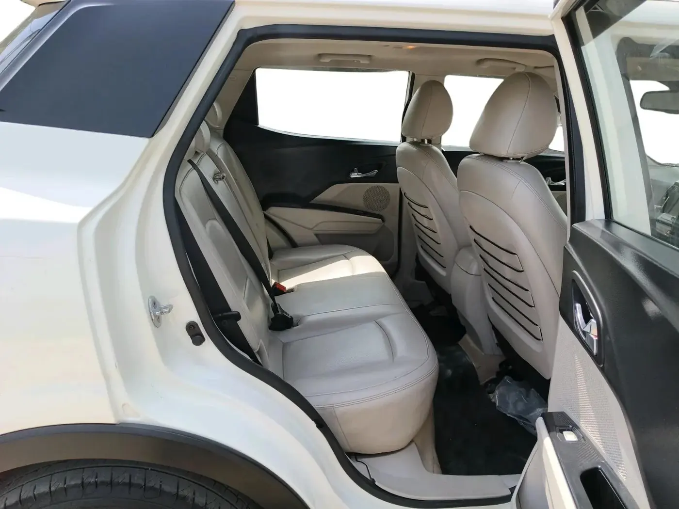 2019 Mahindra XUV300 W8 (O) 1.5 DIESEL AMT, Diesel, Automatic, 1,21,428 km, interior