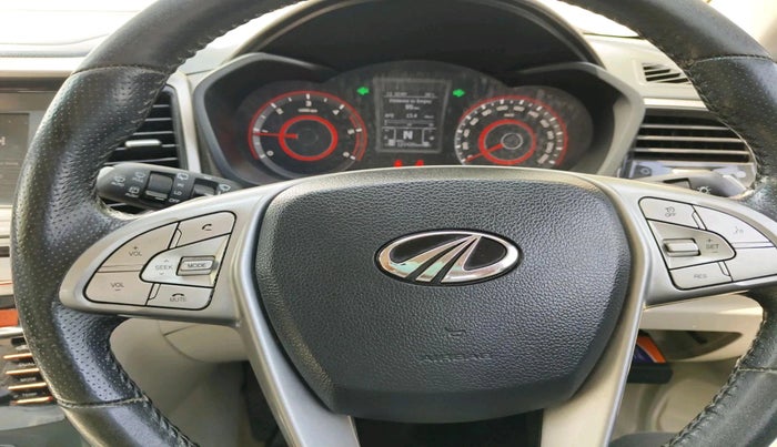 2019 Mahindra XUV300 W8 (O) 1.5 DIESEL AMT, Diesel, Automatic, 1,21,428 km, interior