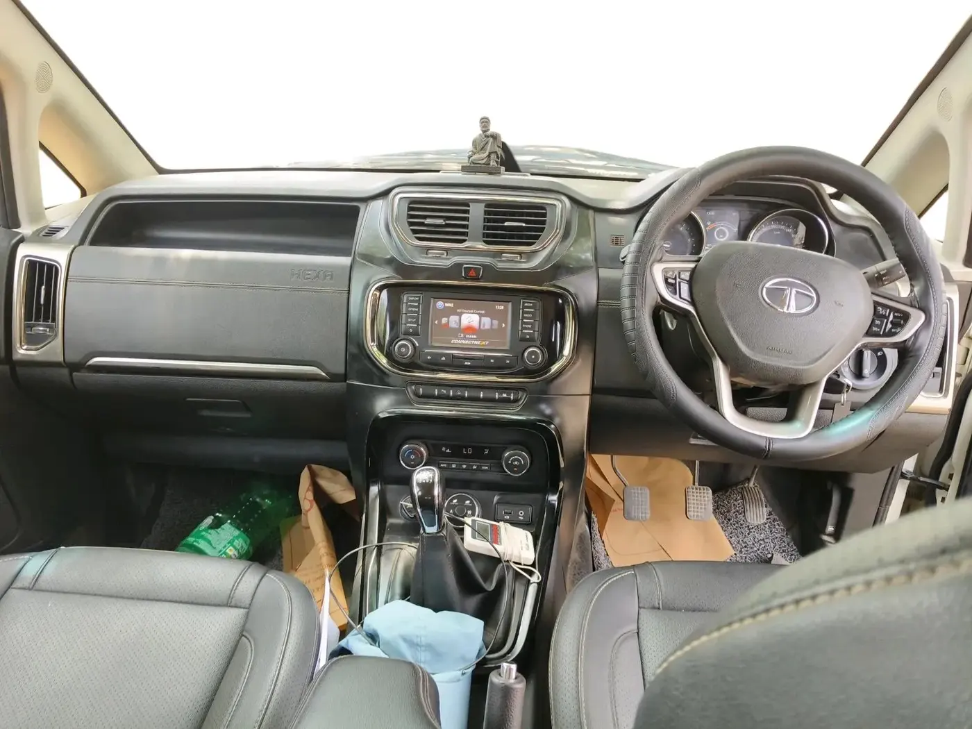 2018 Tata Hexa XT 4X2 7 STR, Diesel, Manual, 1,82,917 km, interior