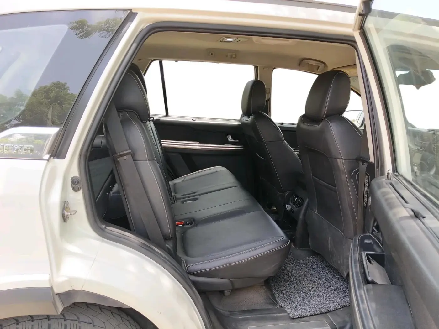2018 Tata Hexa XT 4X2 7 STR, Diesel, Manual, 1,82,917 km, interior