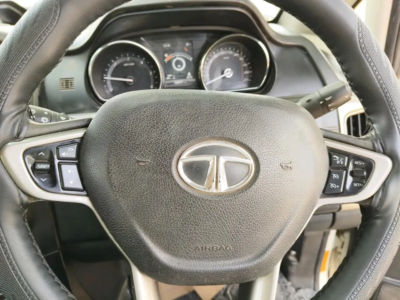 2018 Tata Hexa XT 4X2 7 STR, Diesel, Manual, 1,82,917 km, interior