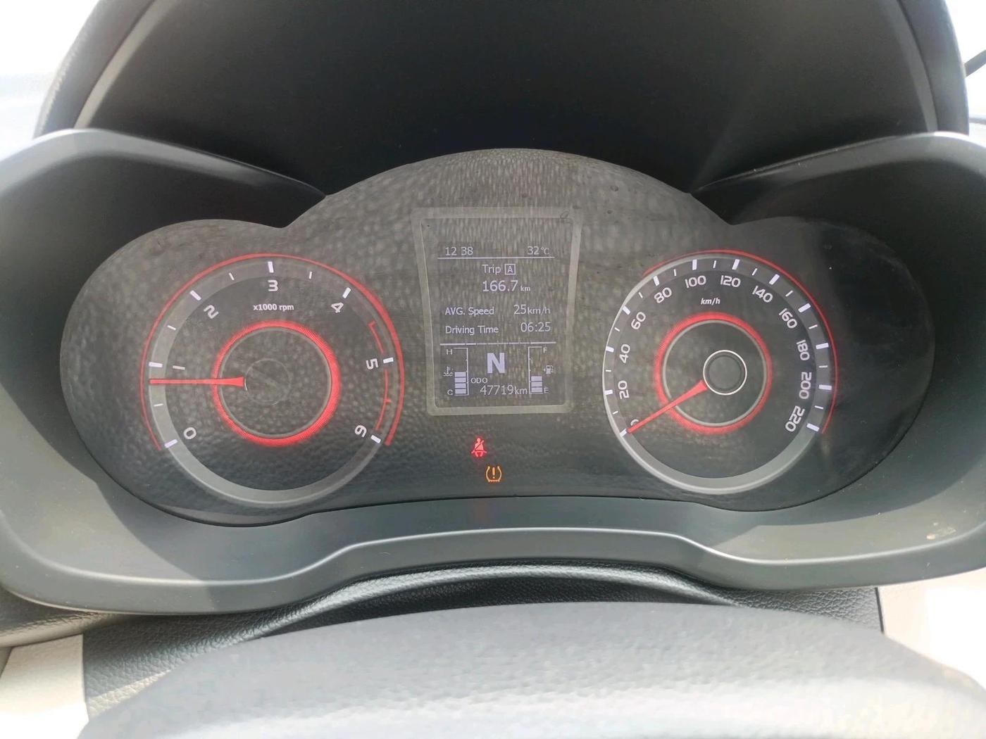 2019 Mahindra XUV300 W8 (O) 1.5 DIESEL, Diesel, Manual, 47,719 km, interior