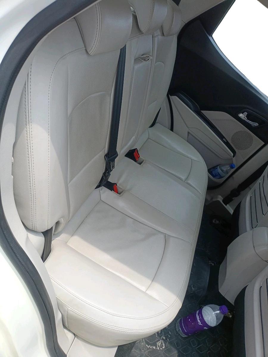 2019 Mahindra XUV300 W8 (O) 1.5 DIESEL, Diesel, Manual, 47,719 km, interior