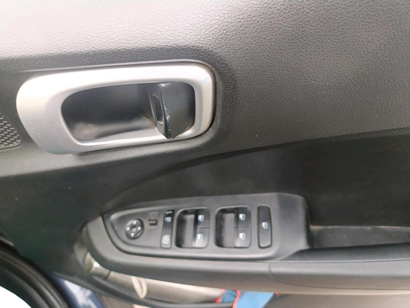 2020 Hyundai VENUE S 1.2, Petrol, Manual, 46,240 km, interior