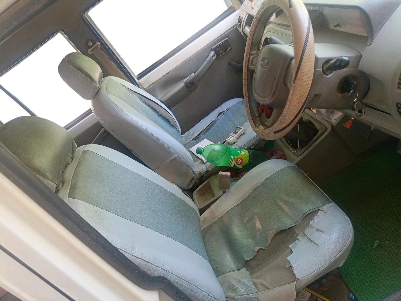 2011 Mahindra Bolero SLE BS-III, Diesel, Manual, 2,41,629 km, interior