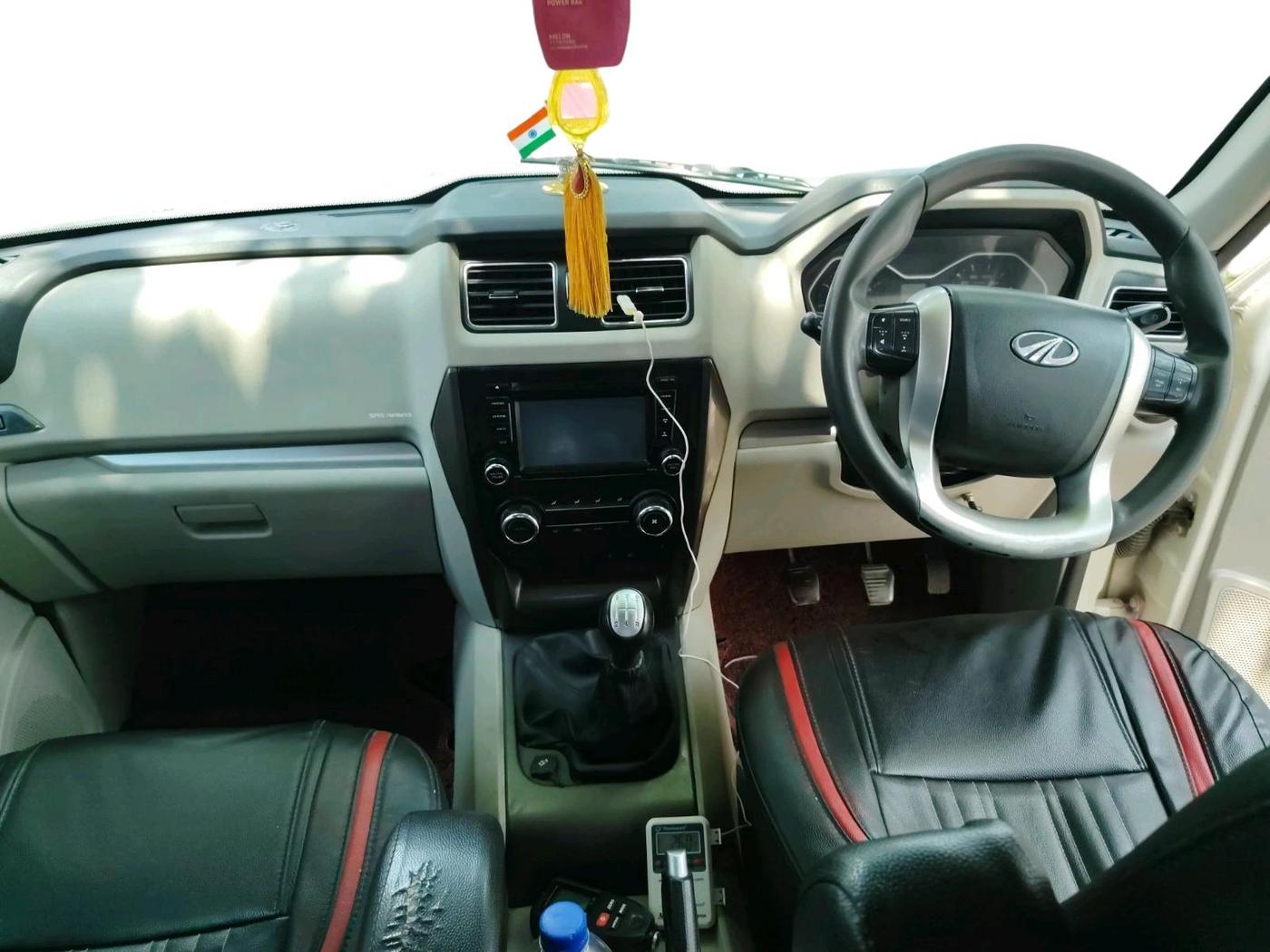 2016 Mahindra Scorpio S10, Diesel, Manual, 80,311 km, interior