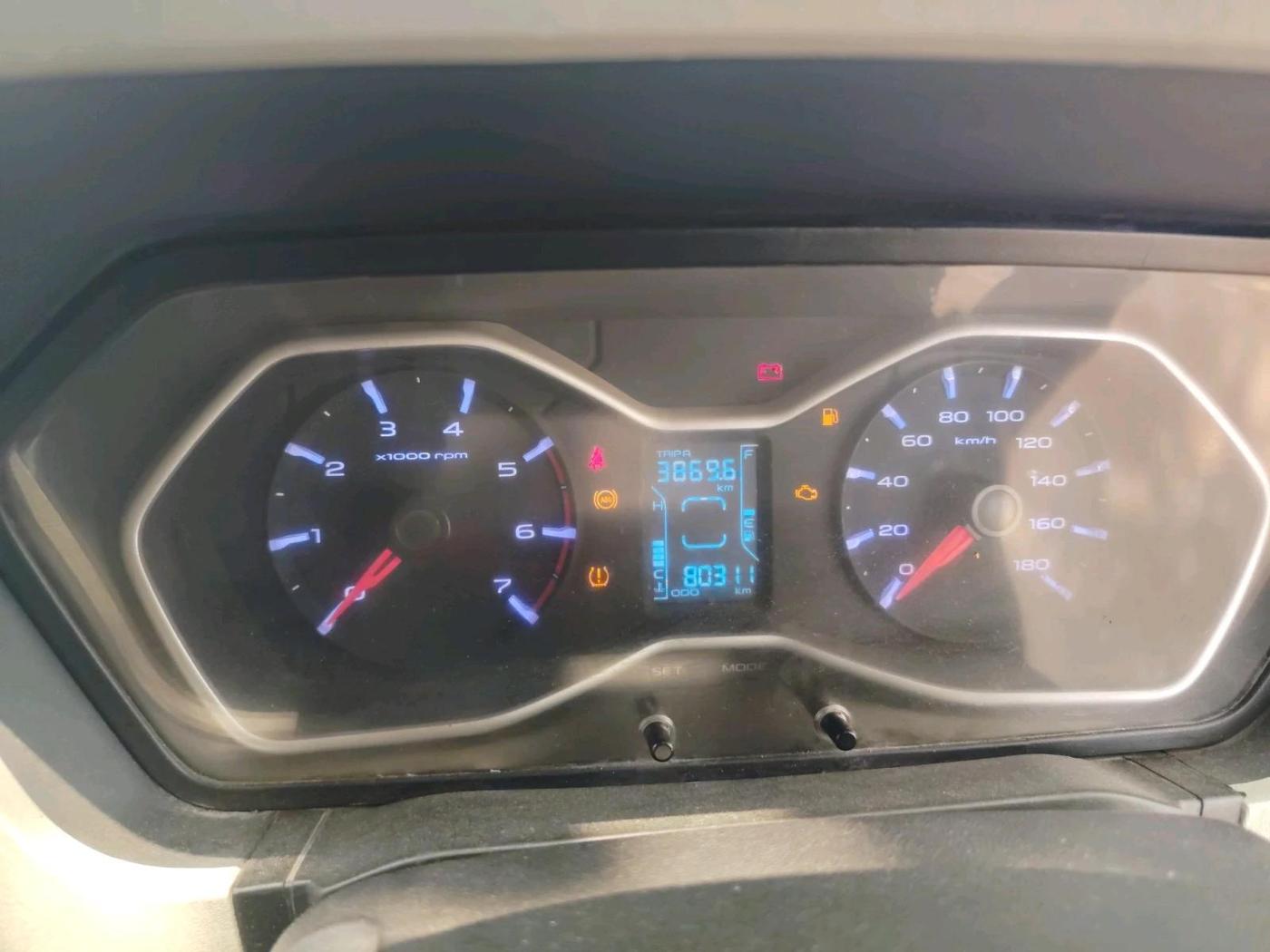 2016 Mahindra Scorpio S10, Diesel, Manual, 80,311 km, interior