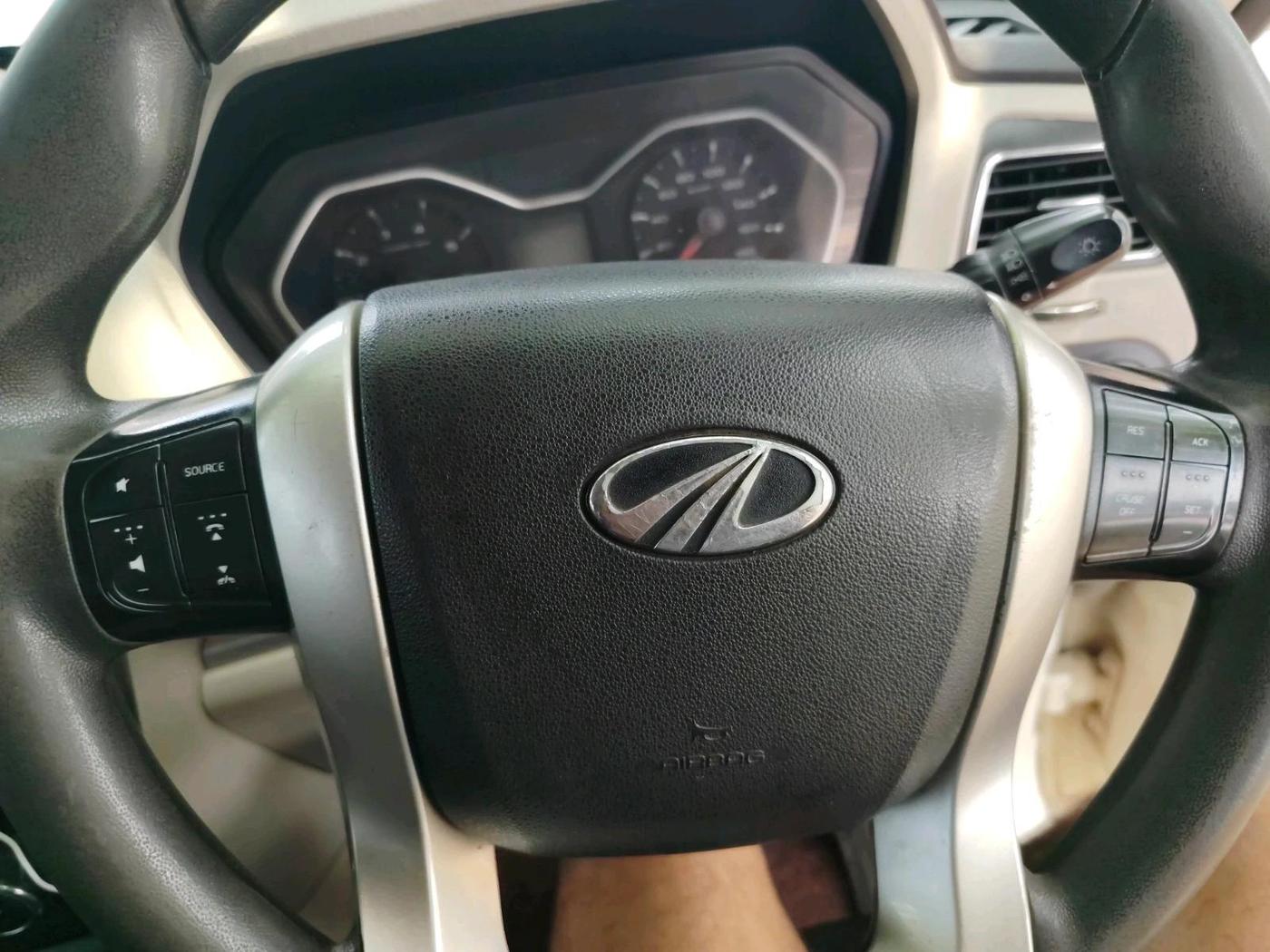2016 Mahindra Scorpio S10, Diesel, Manual, 80,311 km, interior