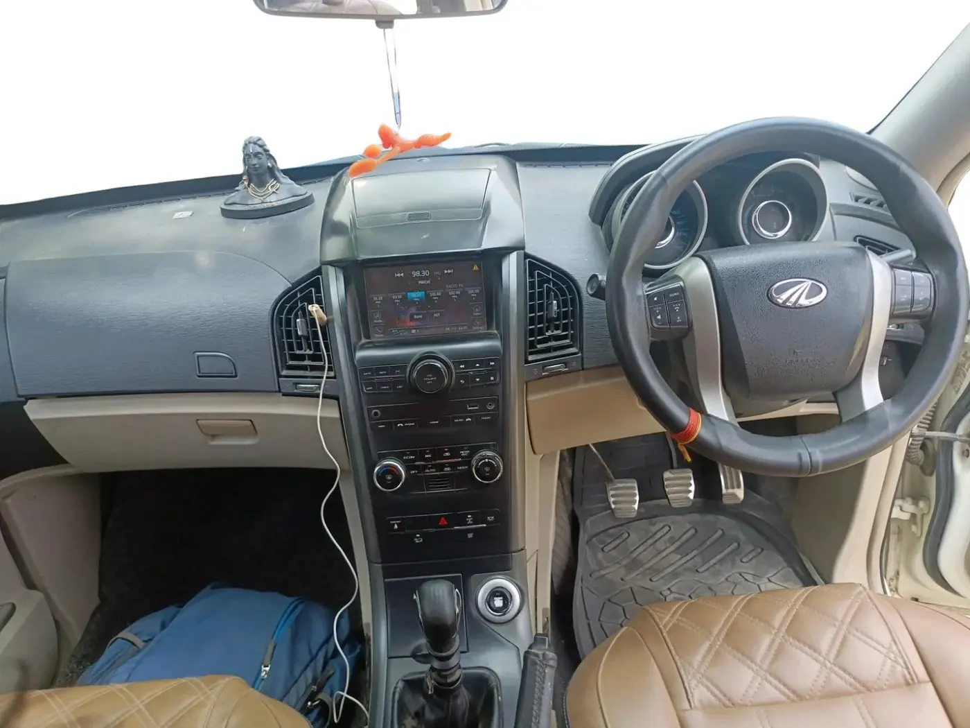 2016 Mahindra XUV500 W10, Diesel, Manual, 63,567 km, interior