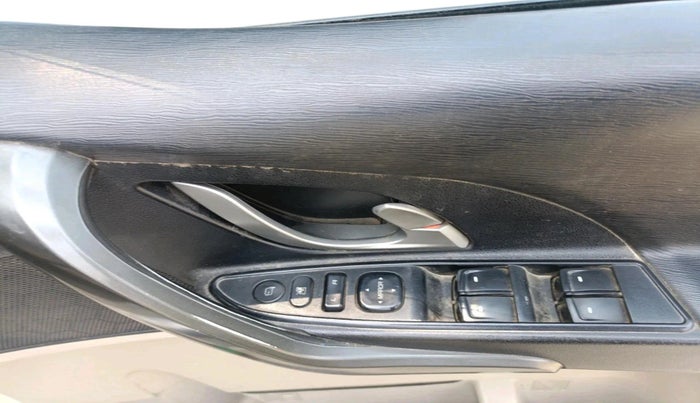 2016 Mahindra XUV500 W10, Diesel, Manual, 63,567 km, interior