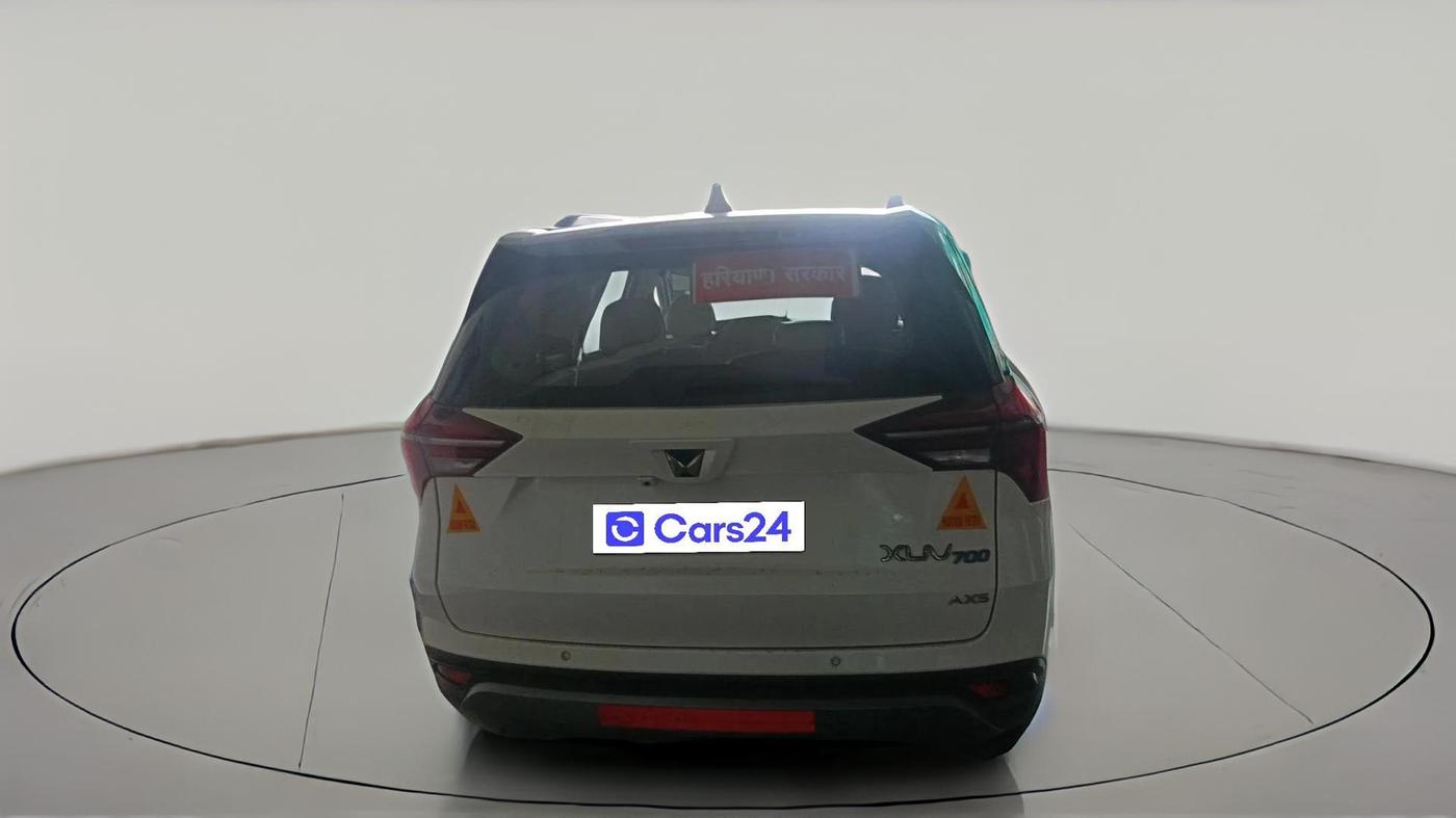 2024 Mahindra XUV700 AX 5 P MT 7 STR, Petrol, Manual, 67,243 km, exterior