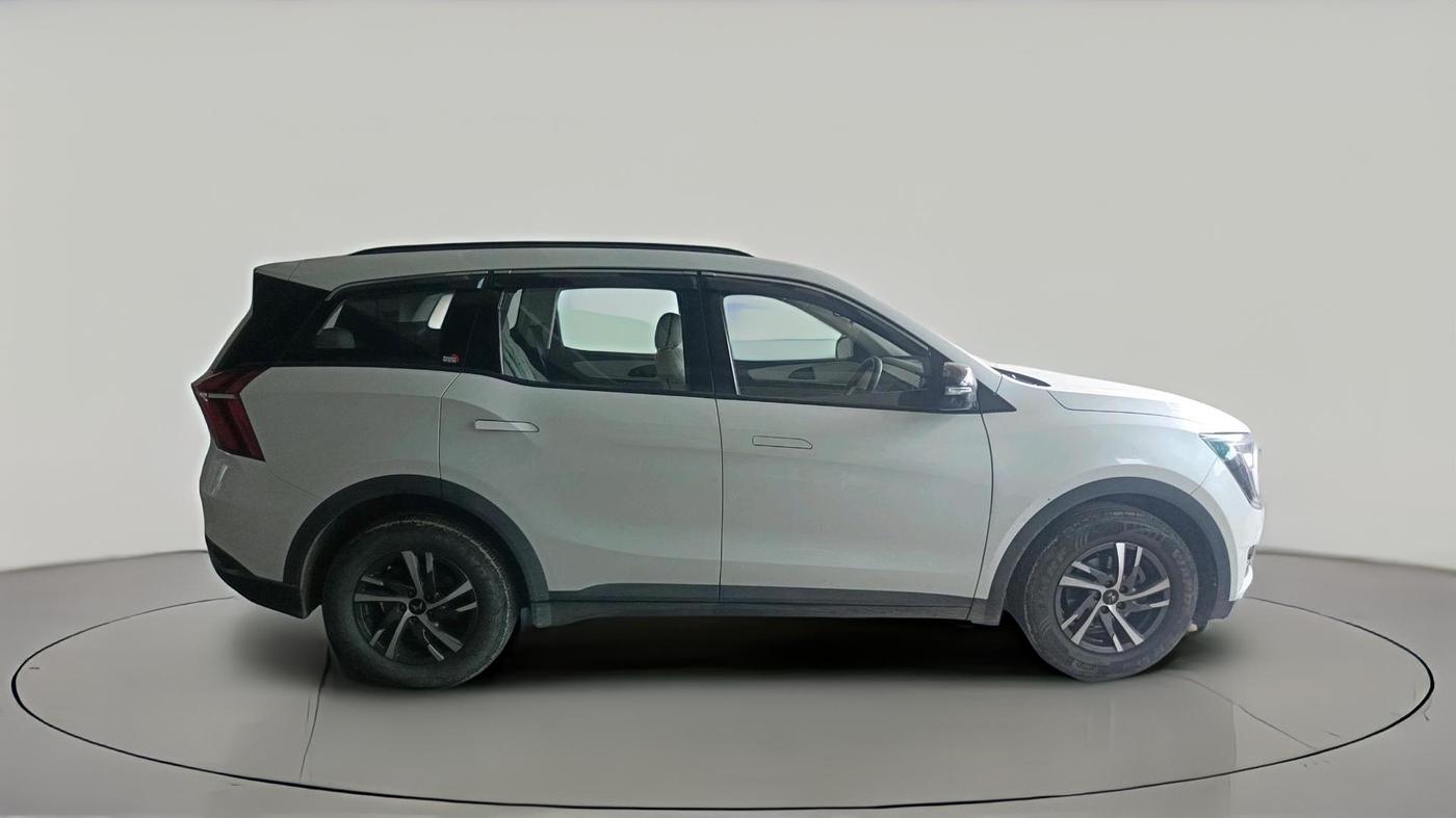 2024 Mahindra XUV700 AX 5 P MT 7 STR, Petrol, Manual, 67,243 km, exterior