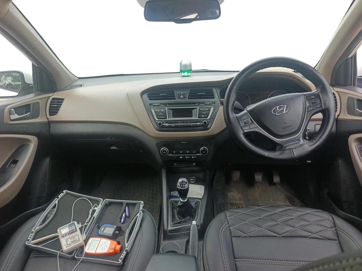 2015 Hyundai Elite i20 SPORTZ 1.4 CRDI, Diesel, Manual, 1,27,674 km, interior