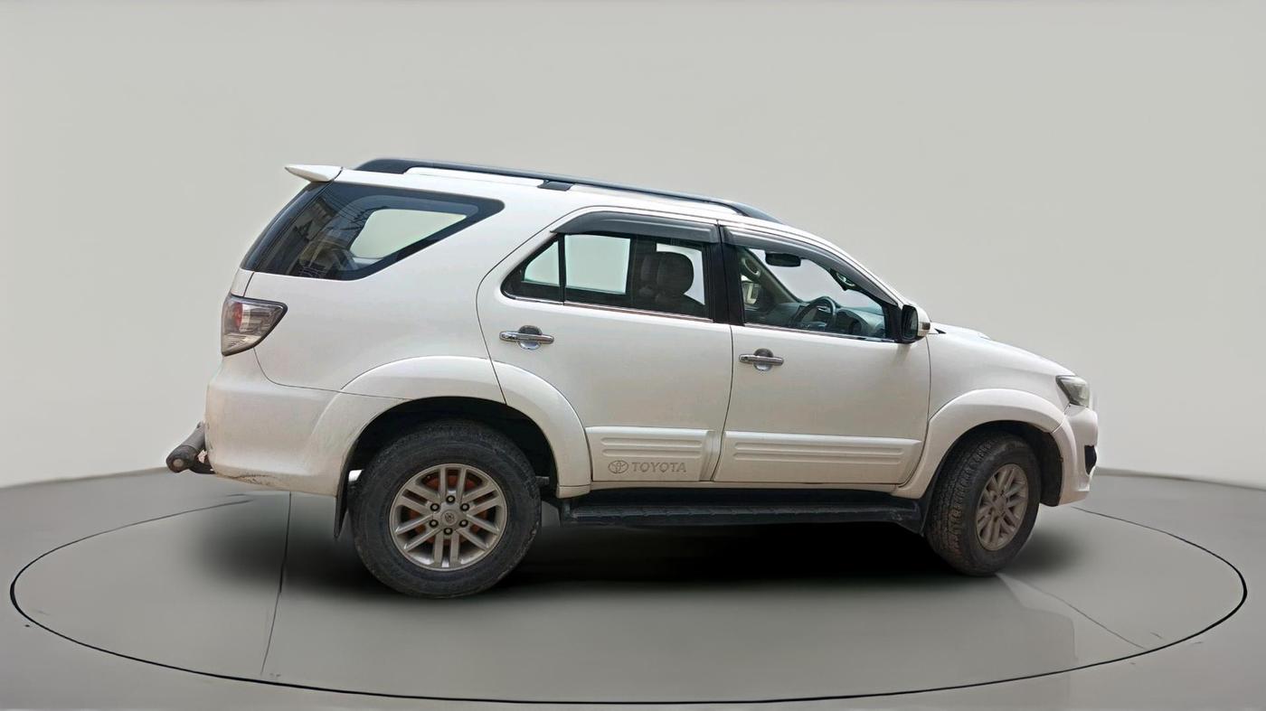 2014 Toyota Fortuner 3.0 4X2 MT, Diesel, Manual, 1,12,468 km, exterior